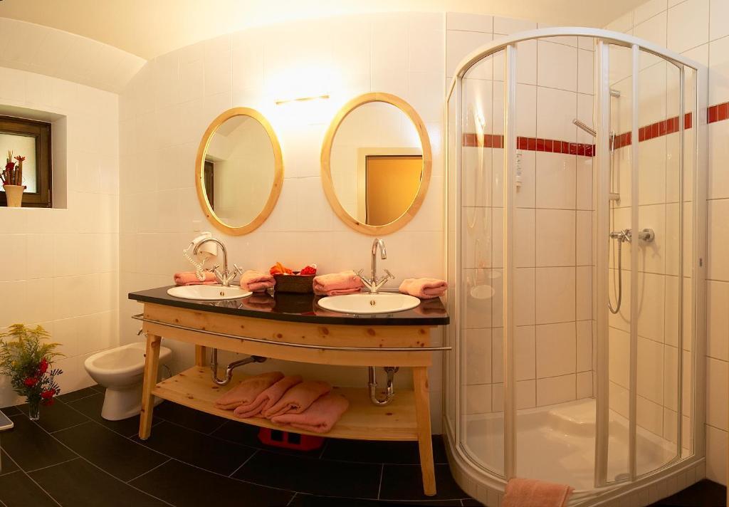 Ortners Mauerwirt - Leistbarer Luxus Apartment Бад Клайнкирххайм Екстериор снимка