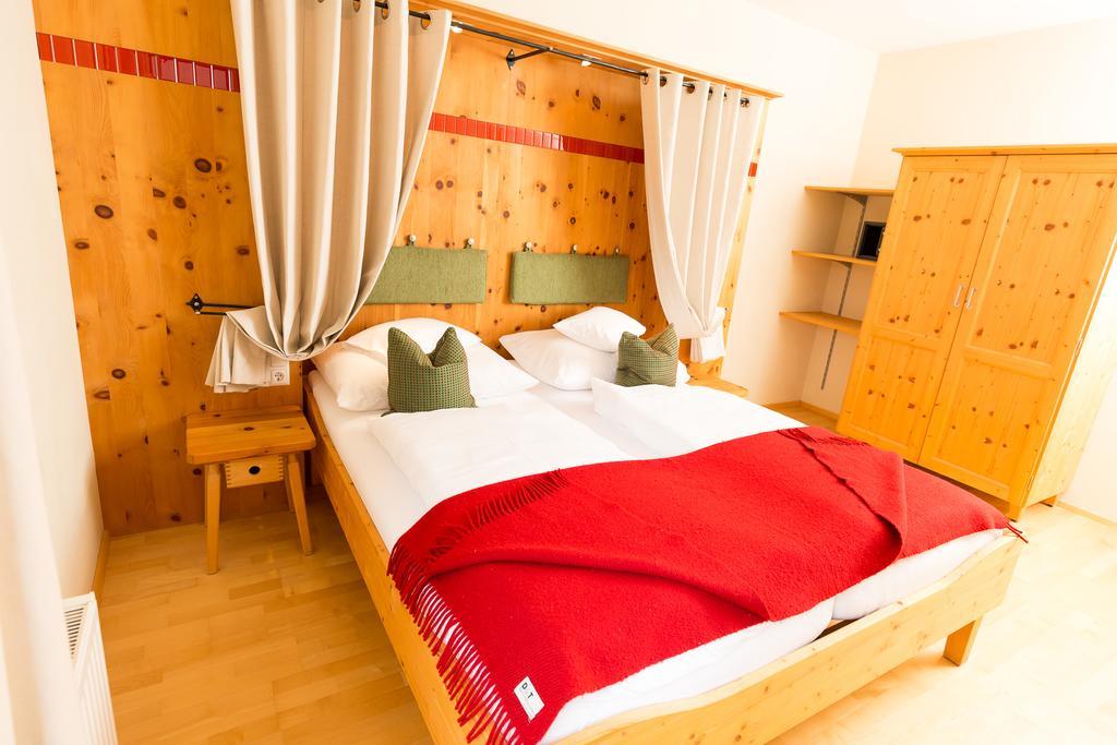 Ortners Mauerwirt - Leistbarer Luxus Apartment Бад Клайнкирххайм Екстериор снимка